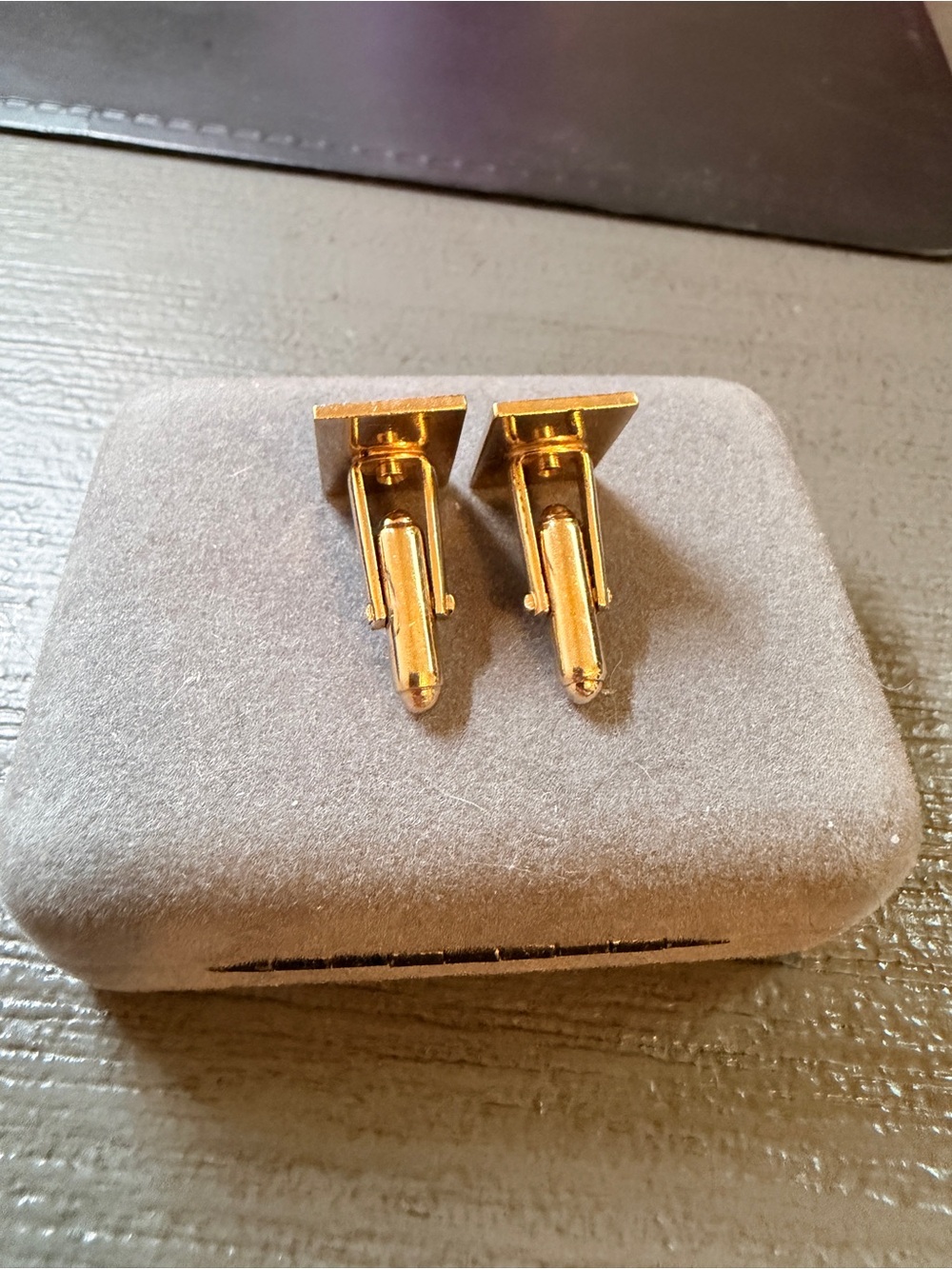 Vintage Brushed Gold Tone Rectangular Cufflinks with Diamond Shaped Inlay Detail - Picture 3 of 6